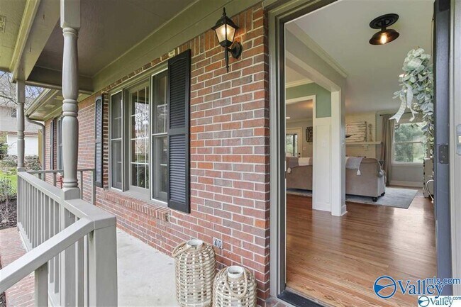 Building Photo - 204 Roy Dr