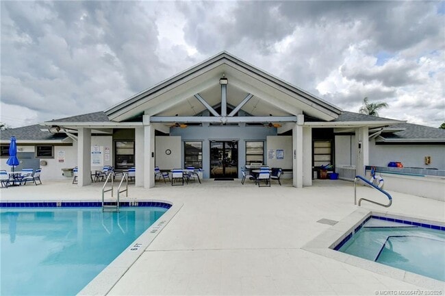 Building Photo - 7073 SE Birchwood Ln