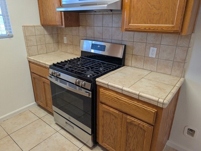 Building Photo - Remodeled and updated home offering nice amenities.