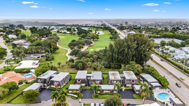 Building Photo - 404 Pine Tree Ct