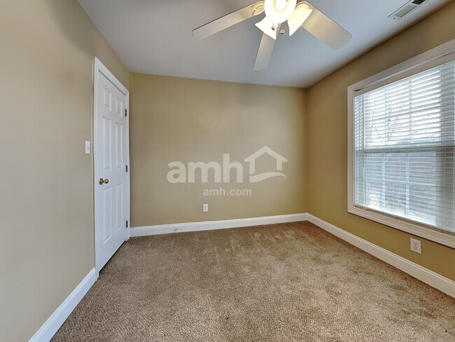 Building Photo - 347 Mockingbird Ln