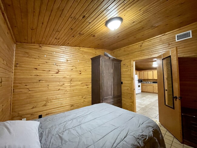 Building Photo - 5 Cabin Rd
