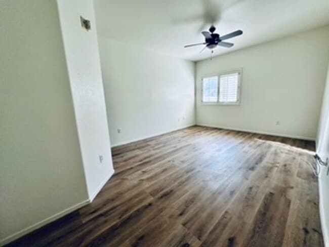 Building Photo - Cozy 1st-floor condo unit with 2 bedrooms and 2 bathrooms. Located in a guard-gated community in ...