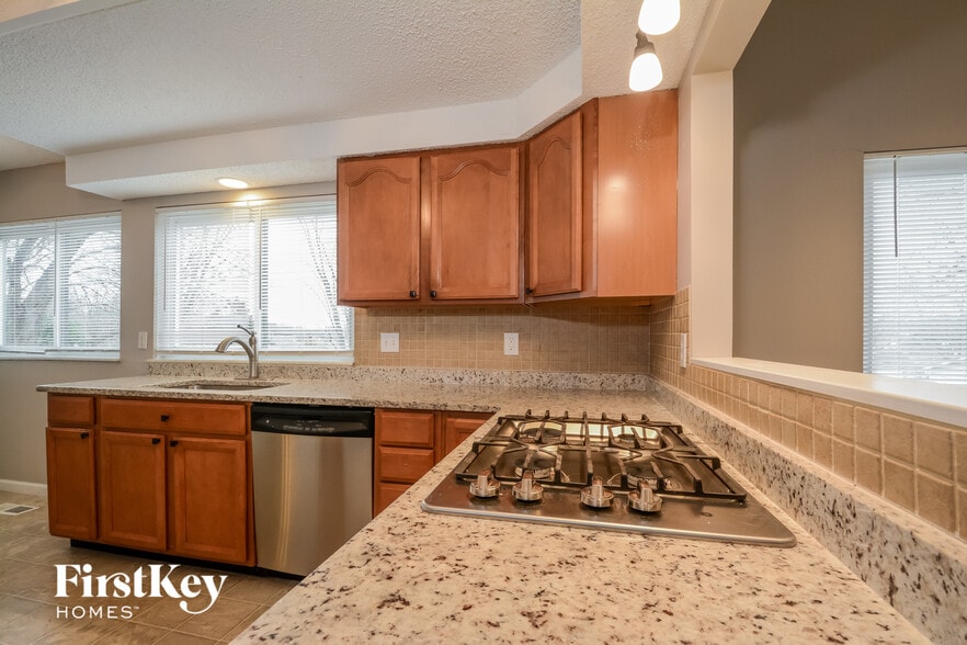 Building Photo - 24 Lille Ct