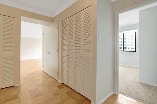 Building Photo - 3800 Fairfax Dr