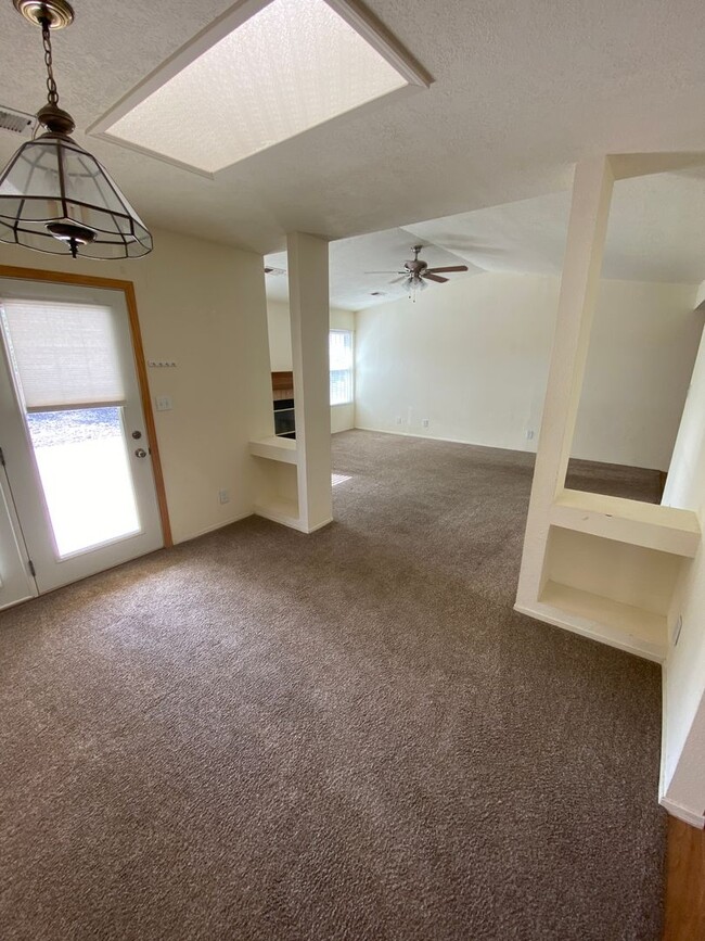 Building Photo - Rio Rancho 4/bd 2/ba 3/CG Views