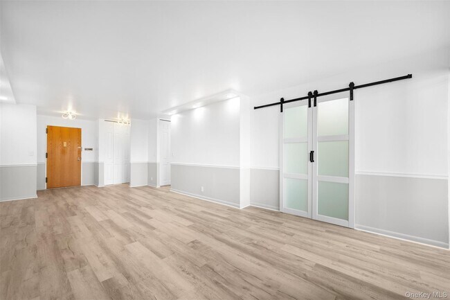 Building Photo - 141 Great Neck Rd