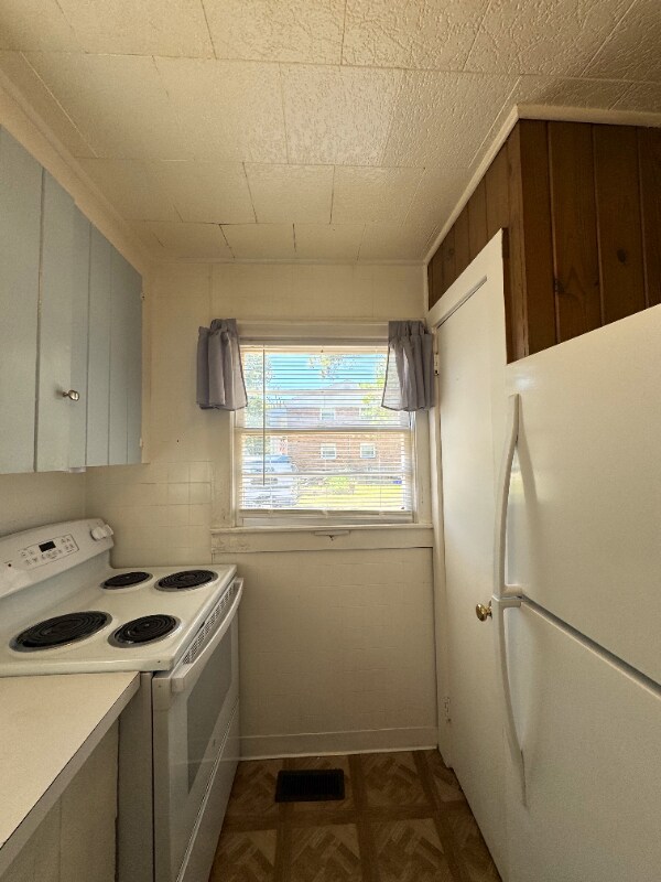 Building Photo - 7203 Porcher Dr