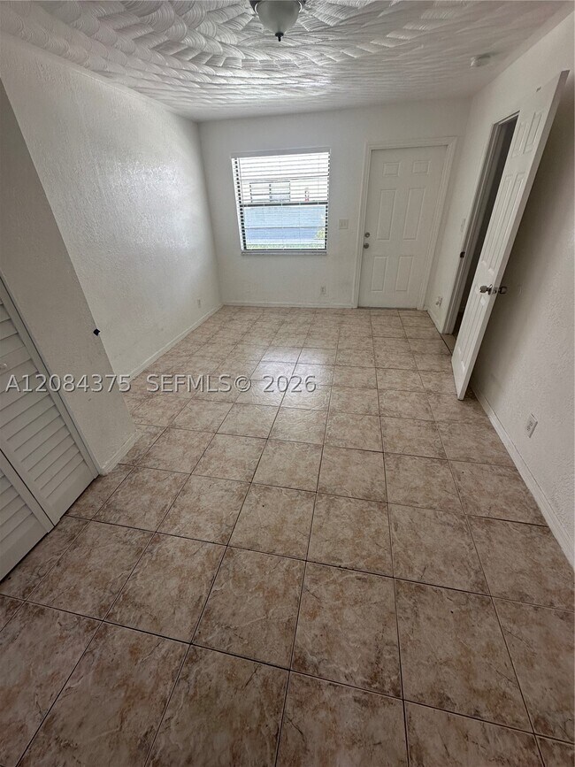 Building Photo - 4120 SW 19th St