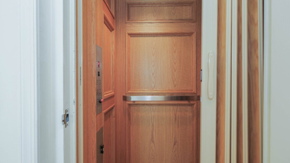 Building Photo - 4 Chelsea Ct