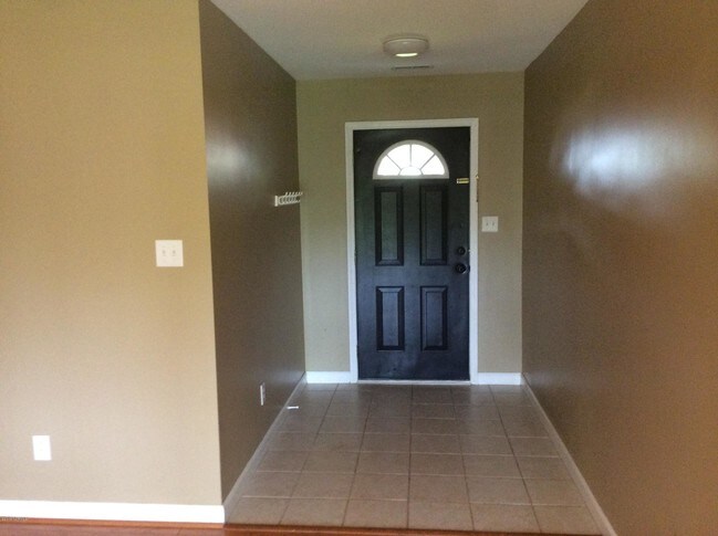 Building Photo - 114 Brody Ln