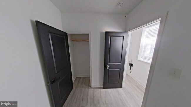 Building Photo - 3331 N Howard St