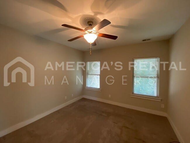 Building Photo - Large Townhome for Rent in Gardendale... Available to View Now!