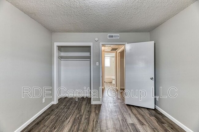 Building Photo - 5315 Columbia Ave