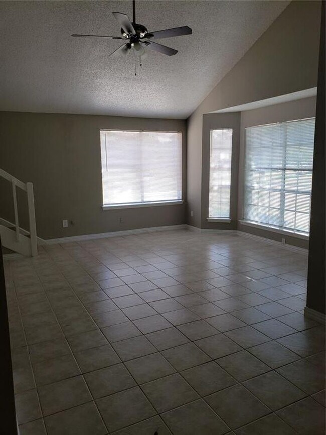 Building Photo - Beautiful 4 Bedroom Home in Houston / Nice Backyard