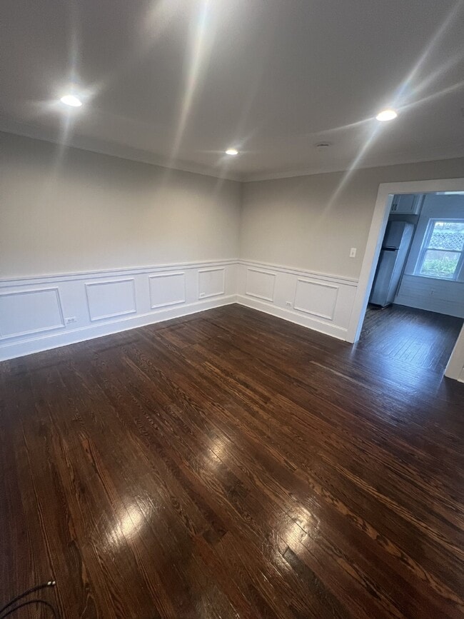 Building Photo - Charming 3-Bedroom Home with 3 Full Bathro...