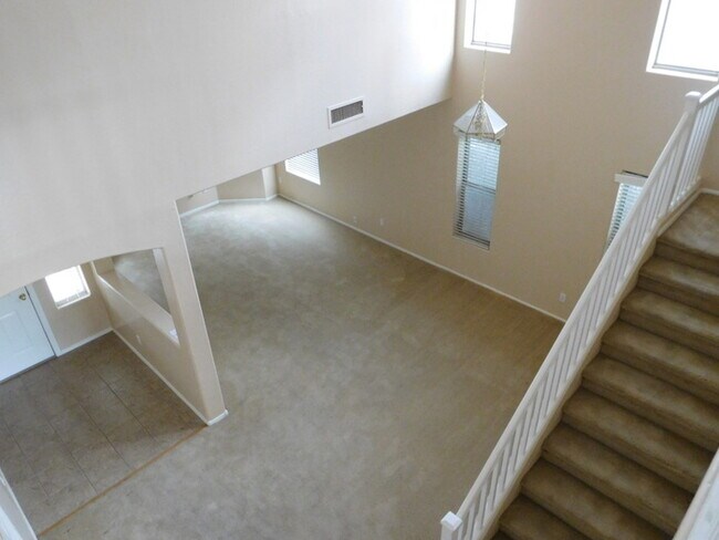 Building Photo - Huge 2700 SFT, Golf-view Community in Villages at Queen Creek!