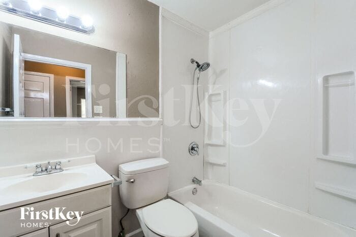 Building Photo - 712 Undercliff Dr