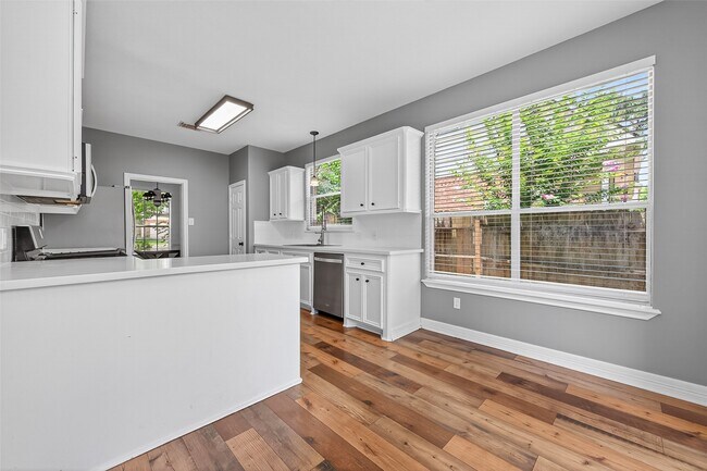 Building Photo - 232 Doncaster