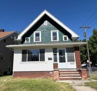 Building Photo - ***NEW ON THE MARKET....3 bed house Pets Welcome!!***