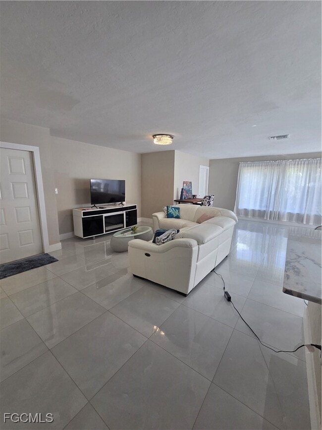 Building Photo - 280 Lanchester Ct