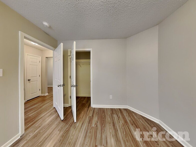 Building Photo - 5050 Elizabeth Rd