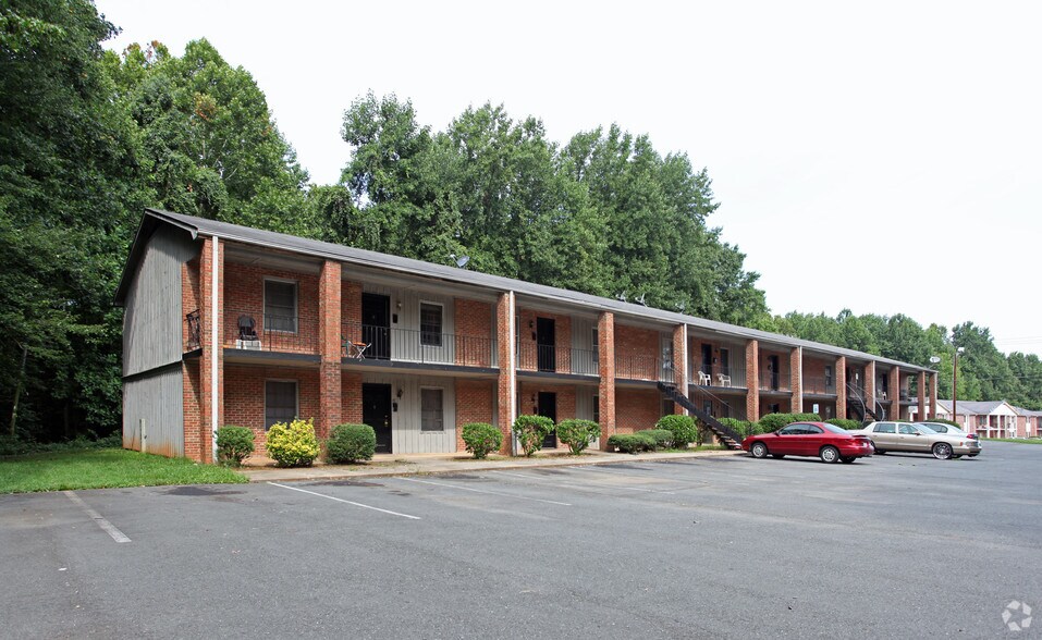 Building Photo - Delmonte Court Apartments