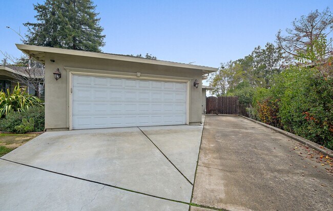 Building Photo - Beautiful 4/2 Executive Home with Cupertin...