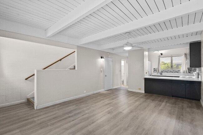 Building Photo - Renovated Tropic Gardens Town House for rent!