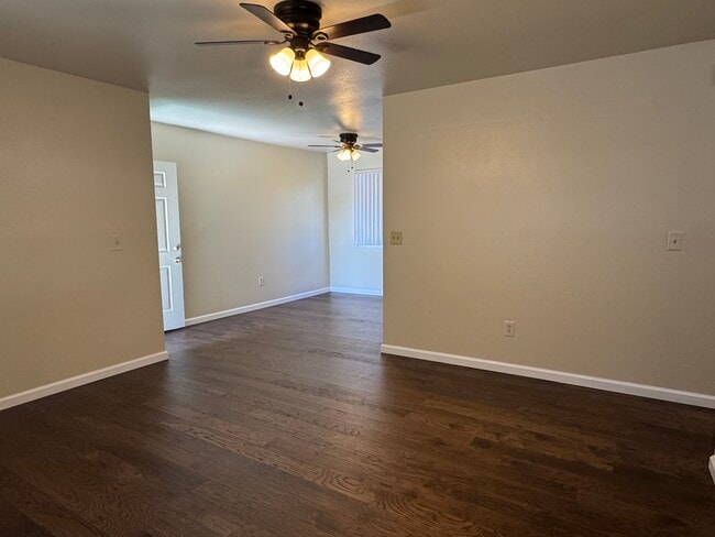 Building Photo - 3707 Hilltop Dr