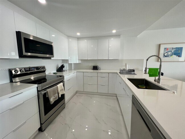 Building Photo - 155 Ocean Ln Dr