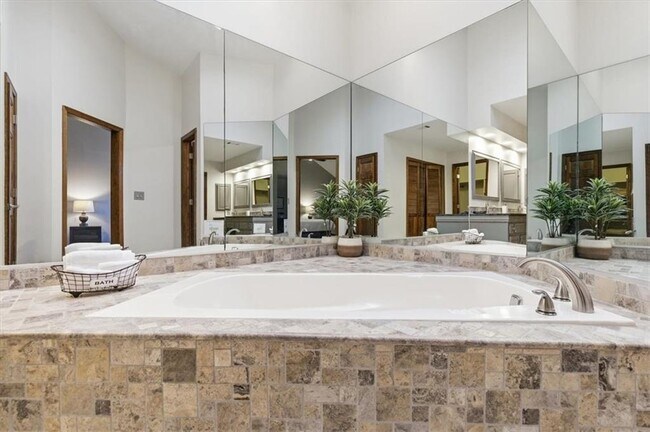 Building Photo - 2970 Woodruff Dr SE