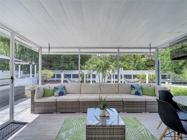 Building Photo - 4754 Lake Shore Dr