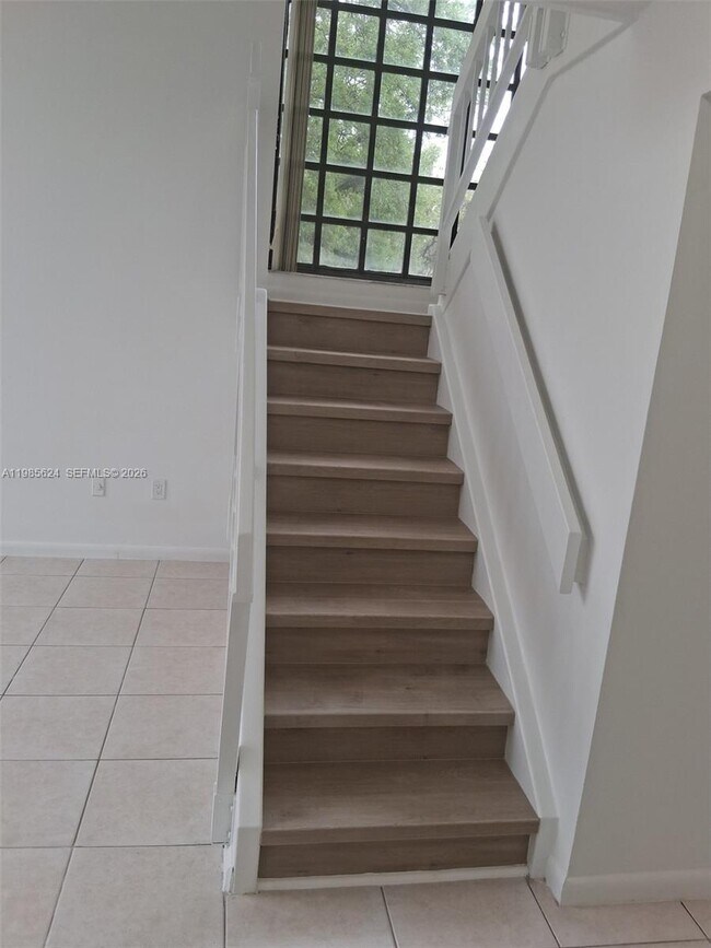 Building Photo - 15495 N Miami Lakeway