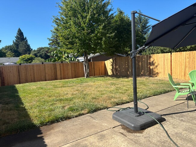 Building Photo - Beautiful 4 Bedroom 2.5 Bath Single Family...