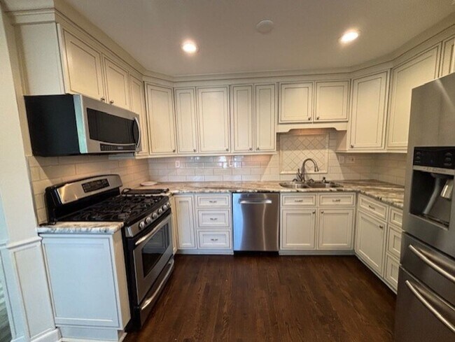 Building Photo - Cape Story by the Sea