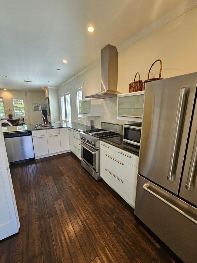 Building Photo - MOVE IN SPECIAL! 1/2 OFF FIRST MONTH'S REN...