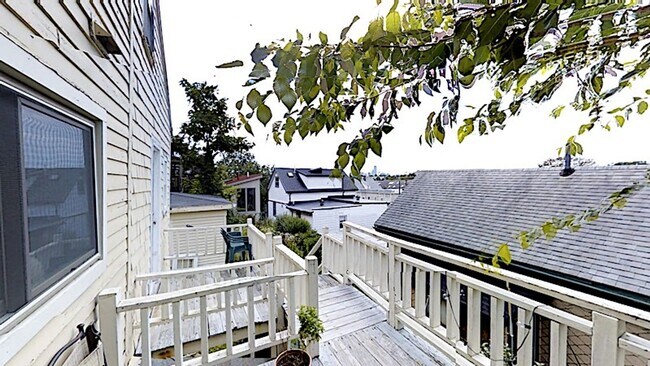 Building Photo - Somerville- 2.5 BR Apartment - 9/1/26 - NO FEE