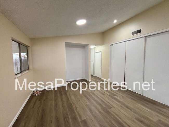 Building Photo - 653 N Lancewood Ave