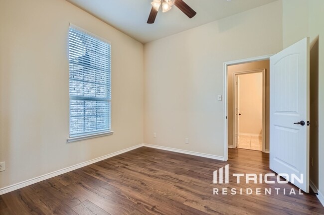 Building Photo - 1044 Lufkin Ln