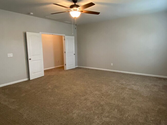 Building Photo - 4 bed, 3 bath home in Hawthorn Ridge is Av...