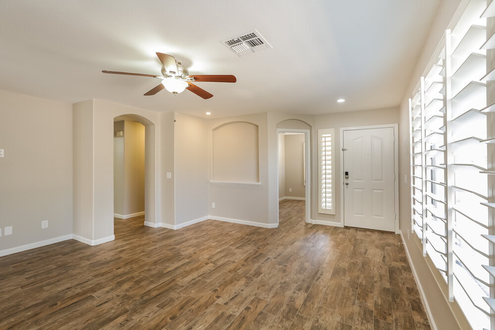 Building Photo - 10898 W Alvarado Rd