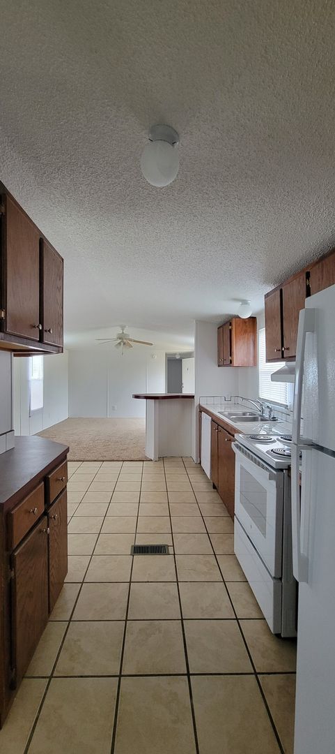 Building Photo - Ready to Move in