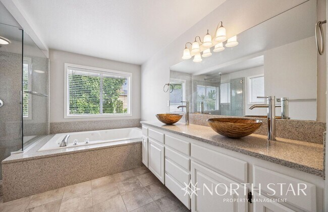 Building Photo - Westlake Traditional with Private, Level B...
