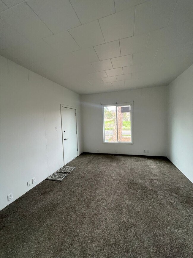 Building Photo - 3 bedroom 1 bath