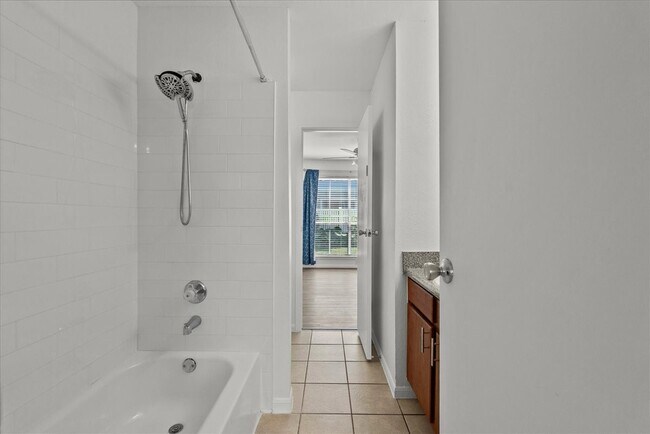 Building Photo - 3506 Cove View Blvd