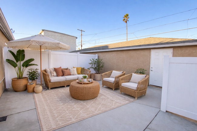 Building Photo - 1 Block from the Beach! Apartment Home in Ocean Beach! Private Garage! Private Patio!