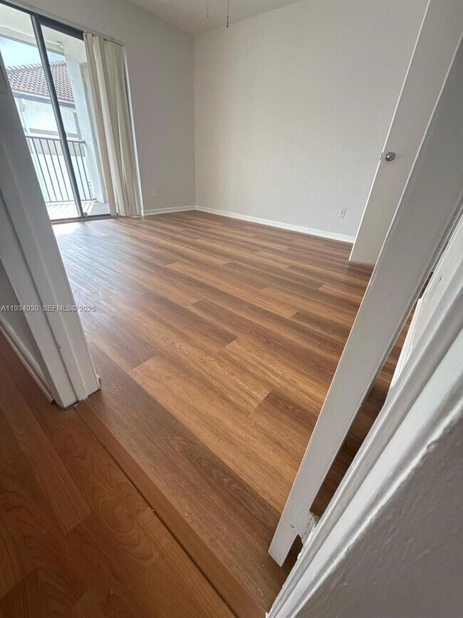 Building Photo - 540 S Park Rd