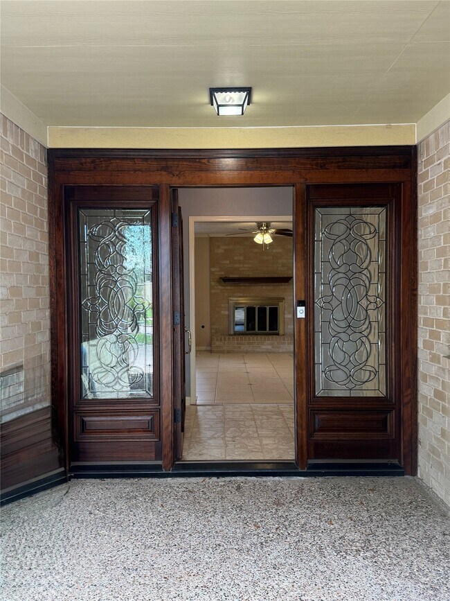 Building Photo - 14906 Brookpoint Dr