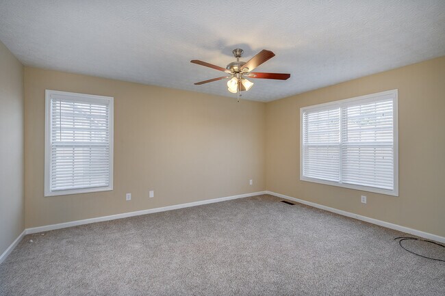 Building Photo - Gorgeous 4-bedroom, 2.5-bathroom home